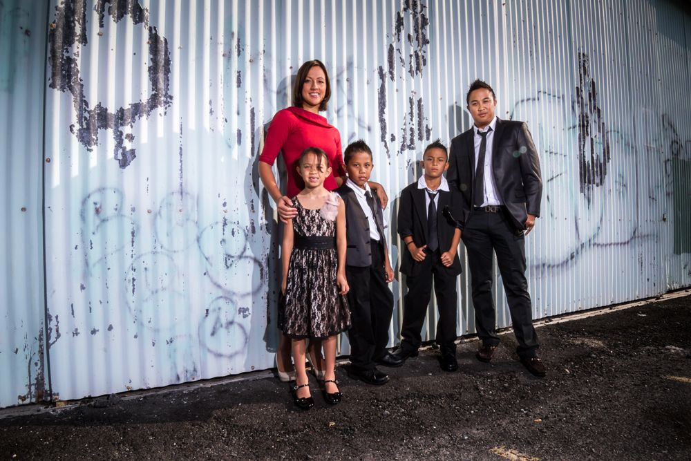 IMAGE: http://i825.photobucket.com/albums/zz173/typicaljawaiian/My%20Canon%207d%20Album/Eliaslow-6.jpg