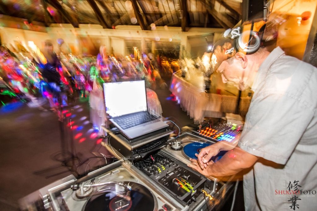 IMAGE: http://i825.photobucket.com/albums/zz173/typicaljawaiian/My%20Canon%207d%20Album/SJWedding-2432_zps47effb2a.jpg