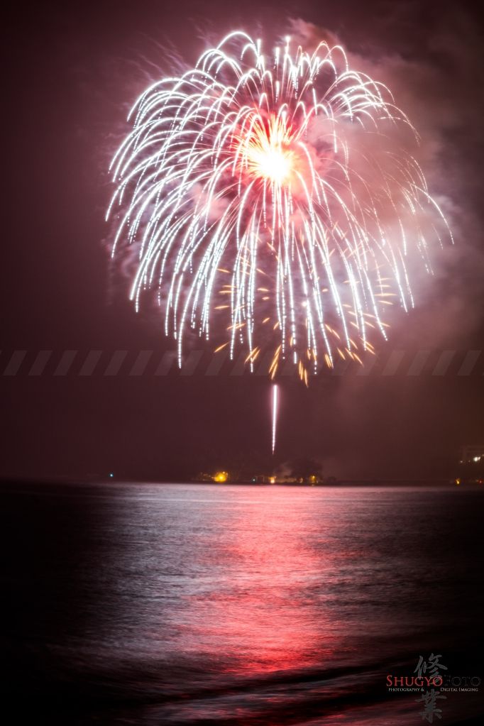 IMAGE: http://i825.photobucket.com/albums/zz173/typicaljawaiian/My%20Canon%207d%20Album/adventure-1-2-1.jpg