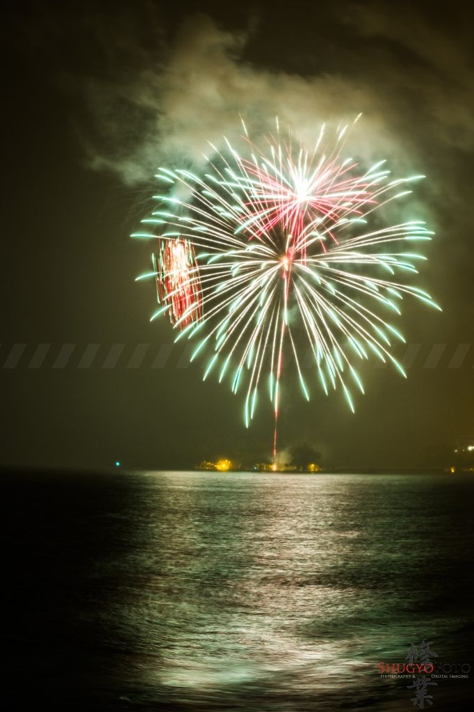 IMAGE: http://i825.photobucket.com/albums/zz173/typicaljawaiian/My%20Canon%207d%20Album/adventure-1-3-1.jpg