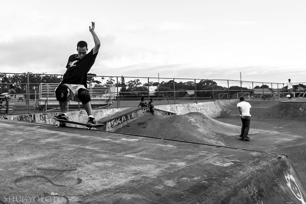 IMAGE: http://i825.photobucket.com/albums/zz173/typicaljawaiian/My%20Canon%207d%20Album/neil-1.jpg