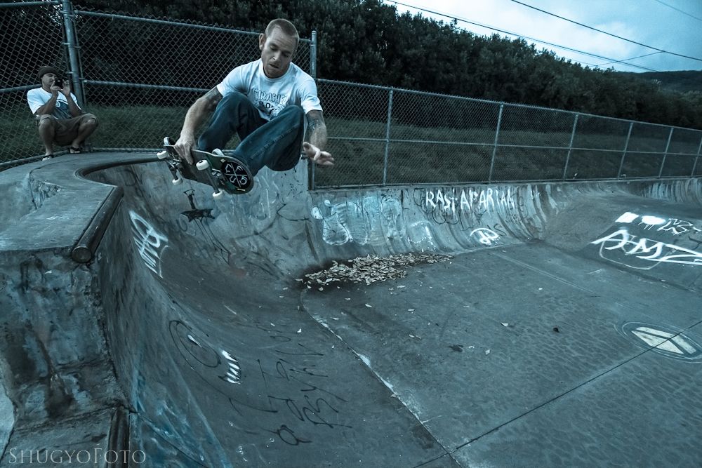 IMAGE: http://i825.photobucket.com/albums/zz173/typicaljawaiian/My%20Canon%207d%20Album/neil-6.jpg