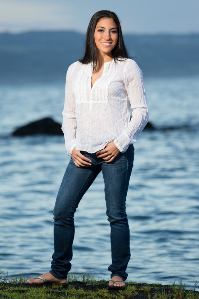 IMAGE: http://i825.photobucket.com/albums/zz173/typicaljawaiian/My%20Canon%207d%20Album/tehani2-1.jpg