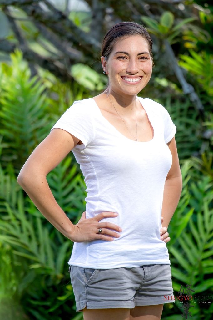 IMAGE: http://i825.photobucket.com/albums/zz173/typicaljawaiian/My%20Canon%207d%20Album/tehanishoot-1.jpg