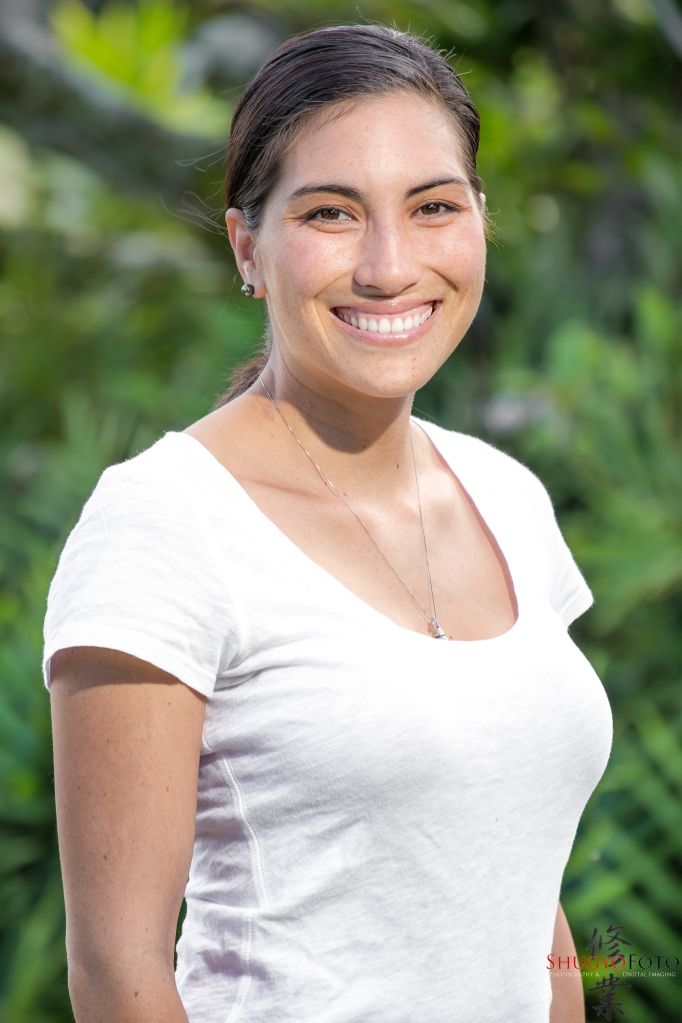 IMAGE: http://i825.photobucket.com/albums/zz173/typicaljawaiian/My%20Canon%207d%20Album/tehanishoot-2.jpg