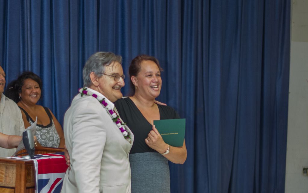 IMAGE: http://i825.photobucket.com/albums/zz173/typicaljawaiian/grad-10.jpg