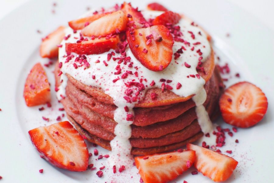 Pink beet and strawberry pancakes with vanilla "cream" - new and updated recipe