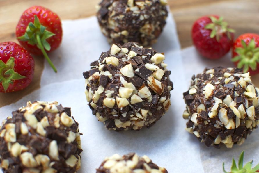 Chocolate hazelnut “nutella” balls A Million Miles Bloglovin’