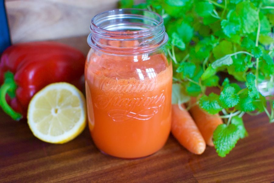 Power juice with red bell pepper, turmeric + much more
