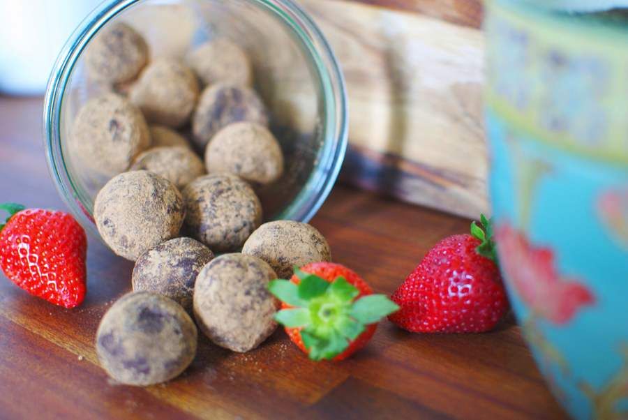 My go-to “snack attack” bliss balls – only 4 ingredients raw vegan
